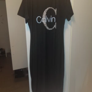 Klänningar  - Helt nya o oanvända 100st