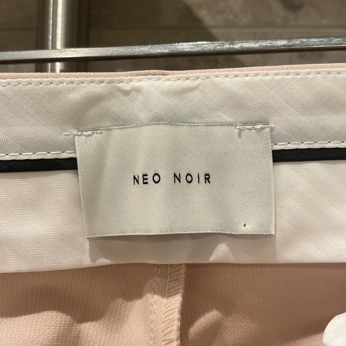 HELT NYA Beiga kostymbyxor från Neo Noir - 3