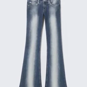 Skit snygga jeans - Snygga o populära jeans från cheap monday!! Säljer då jag rensar ut min garderob och behöver pengar 😌storlek 30/32, är 172 cm och de passar jätte bra!!