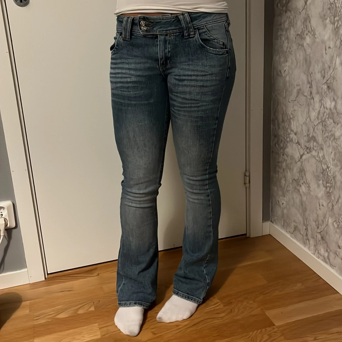 Blå bootcut jeans från BDG