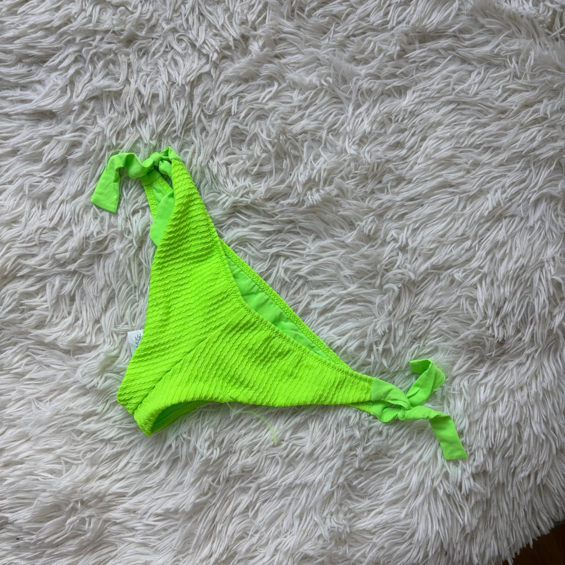 Neongröna bikiniunderdel från Calzedonia - 1