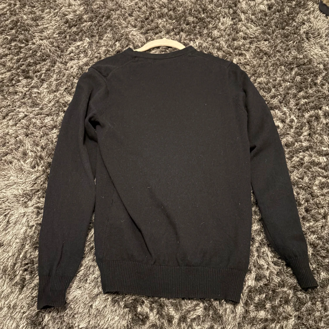 Mörkblå stickad tröja från Lyle & Scott - 1