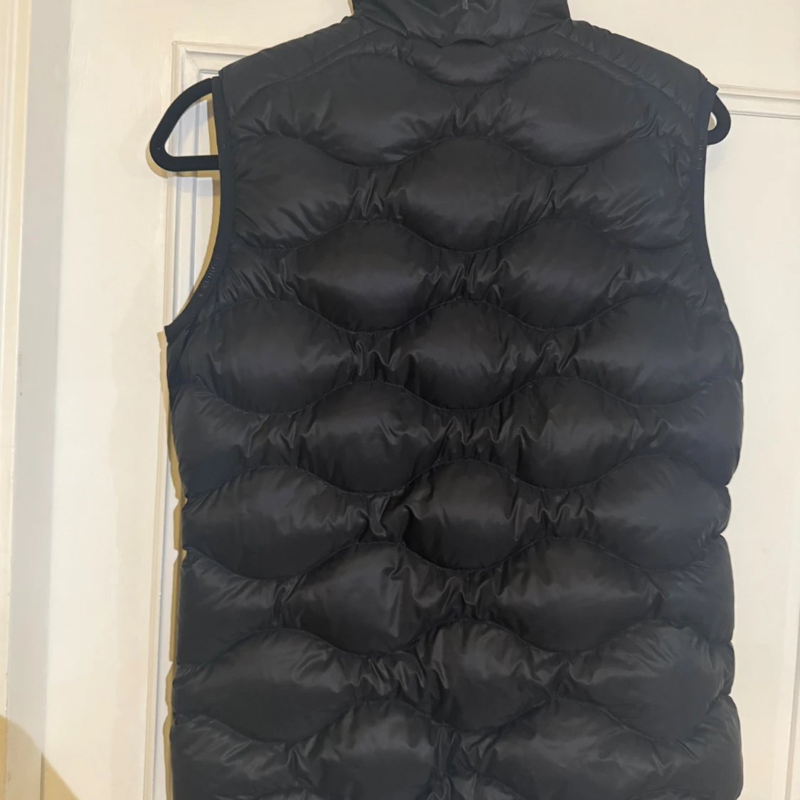 Svart dunväst från Peak Performance - 1