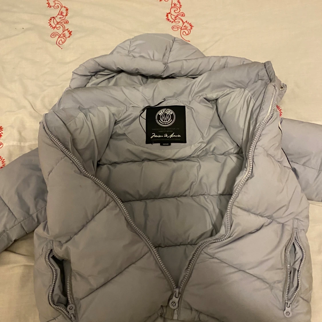 Ljusgrå pufferjacka från Mercier - 3
