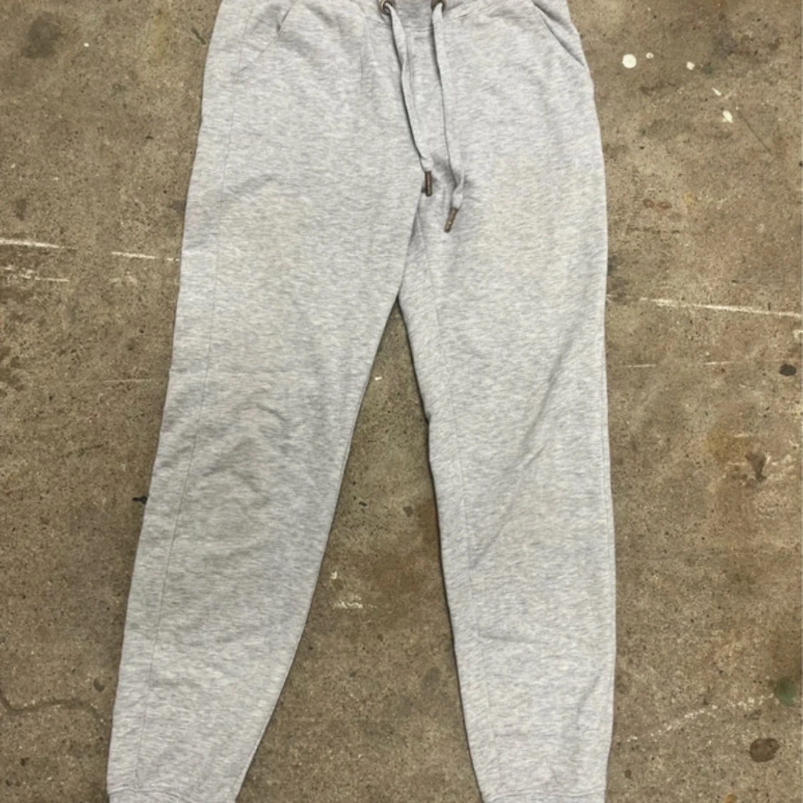 Grå mjukisbyxor från Amisu XS