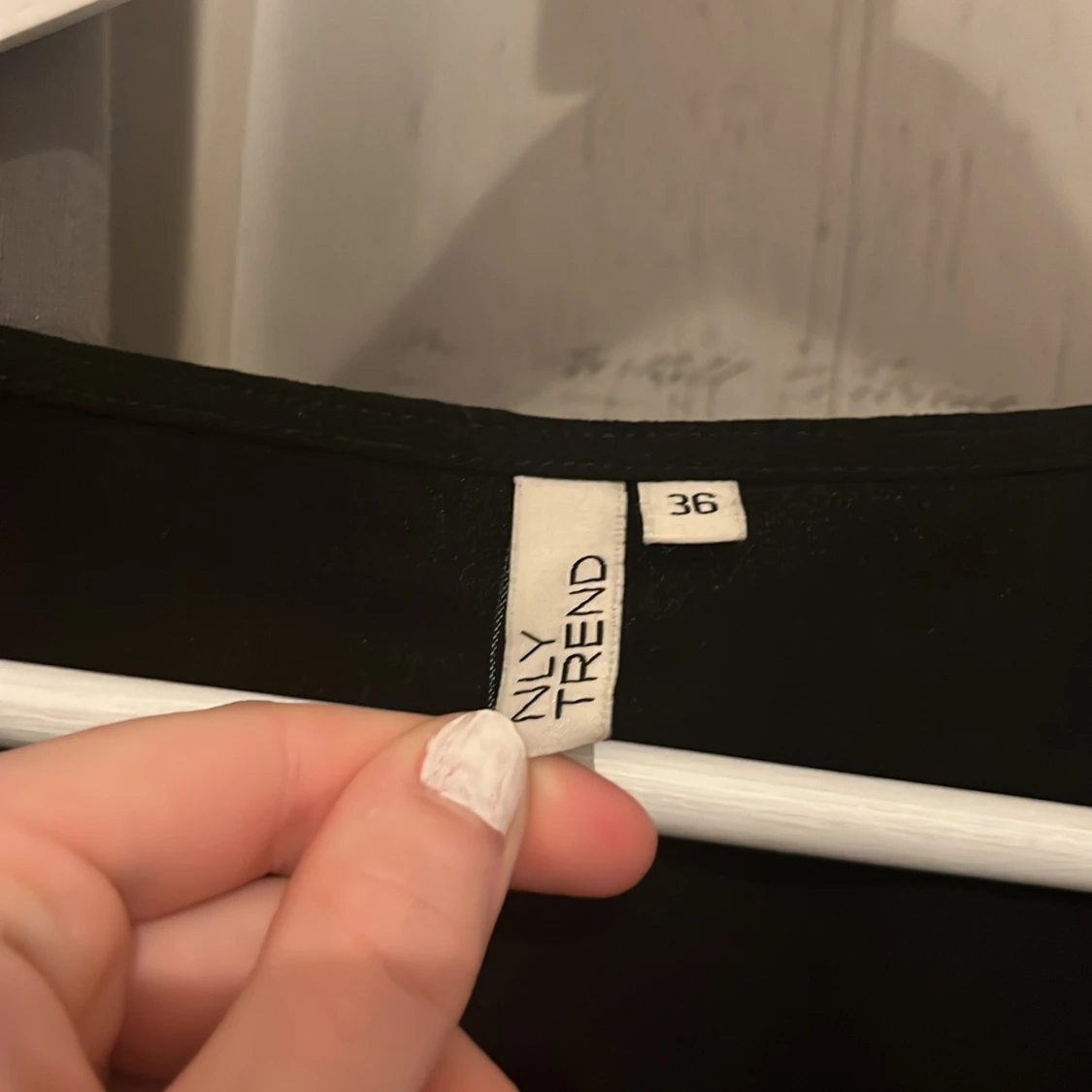 Svart blus med knappar från NLY Trend - 2