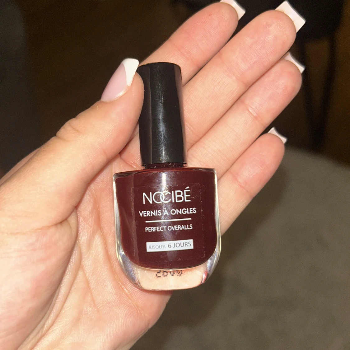 Mörkrött nagellack från Nocibé