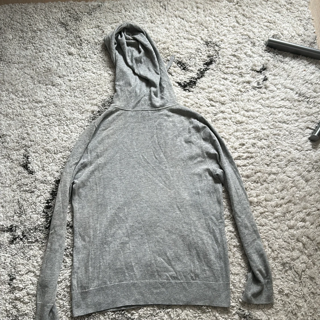 Grå hoodie från Filippa K i bomull - 1