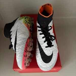 Nike hypervenom fotbollsskor  - Säljer dessa Nike hypervenom. Mycket sällsynta i bra skick. Storlek 42. 