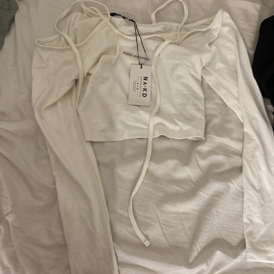 Vit off shoulder tröja med knytning vid axlar