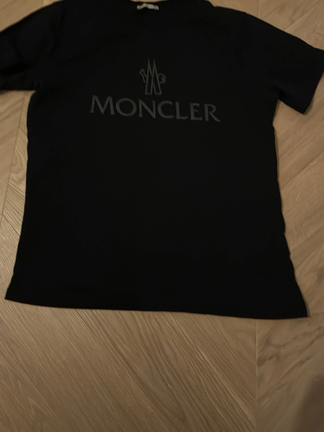 Svart Moncler t-shirt med logga