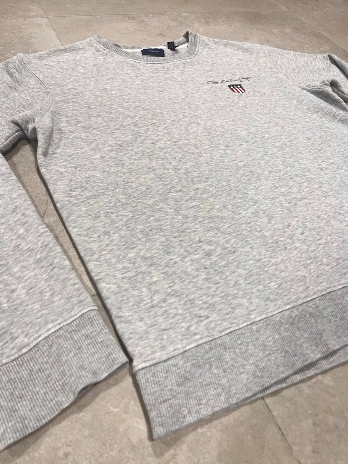 Grå sweatshirt från GANT - 1