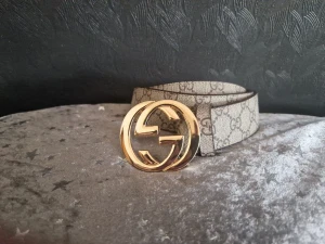 G G bälte 110 cm guld spänne - Snyggt G bälte med guld spänne.