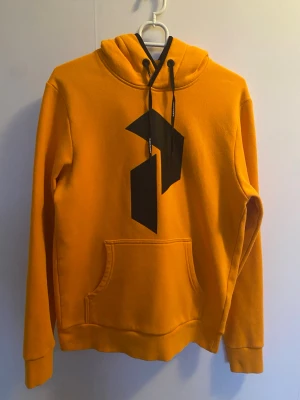 Hoodie, Peak Performance  - Hoodie från Peak Performance i storlek S,knappt använd.