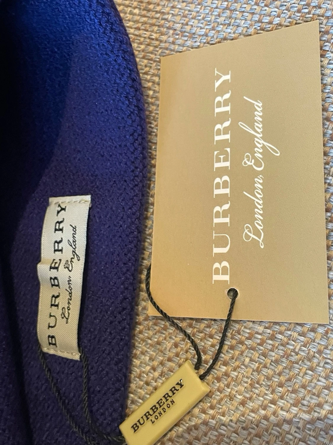 Blå stickad Burberry mössa - 2