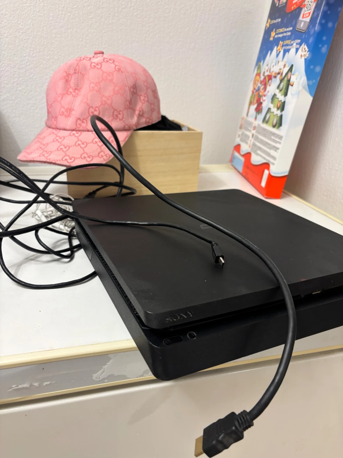 PlayStation 4 Slim - 1