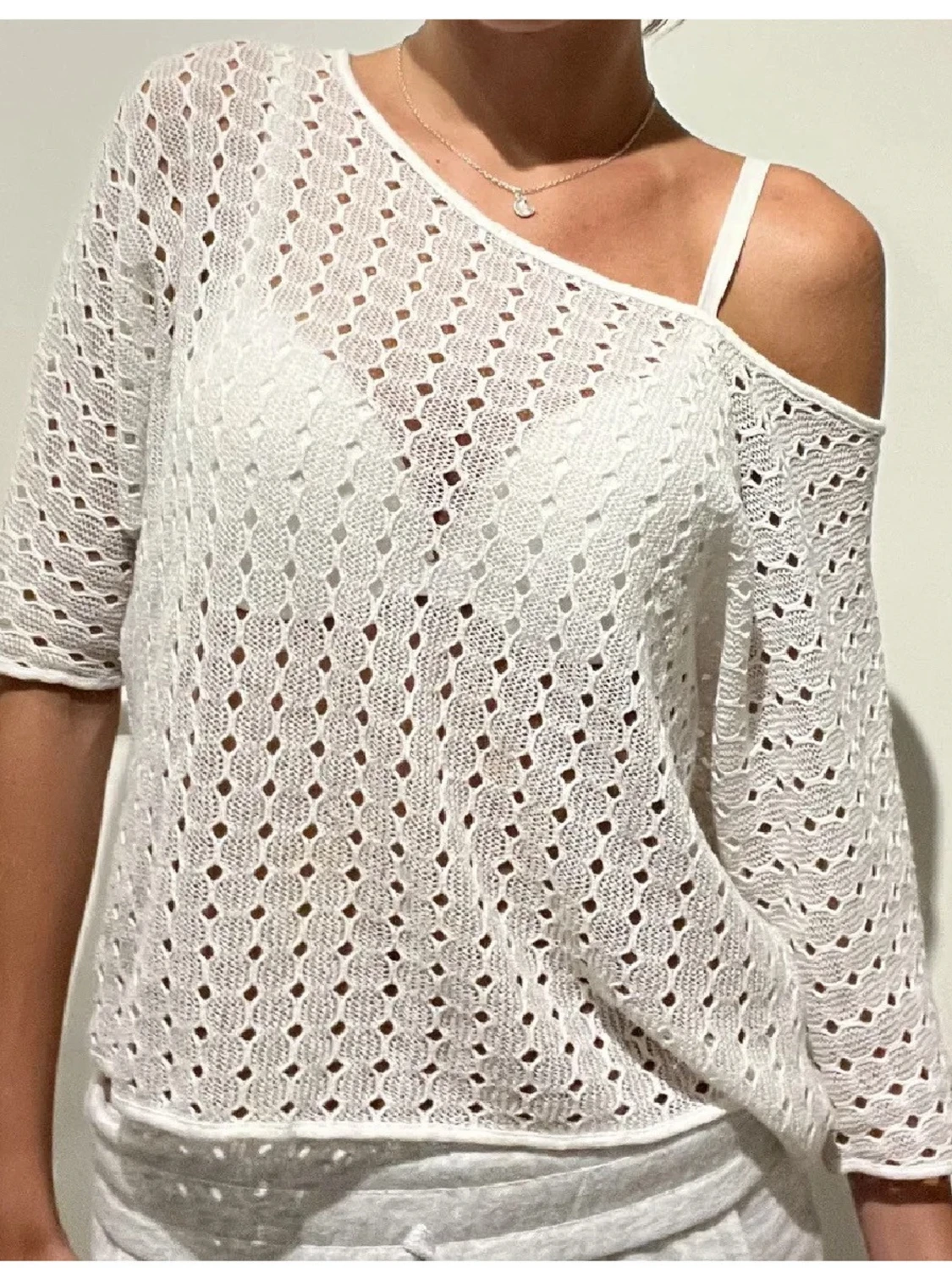 Vit stickad offshoulder topp