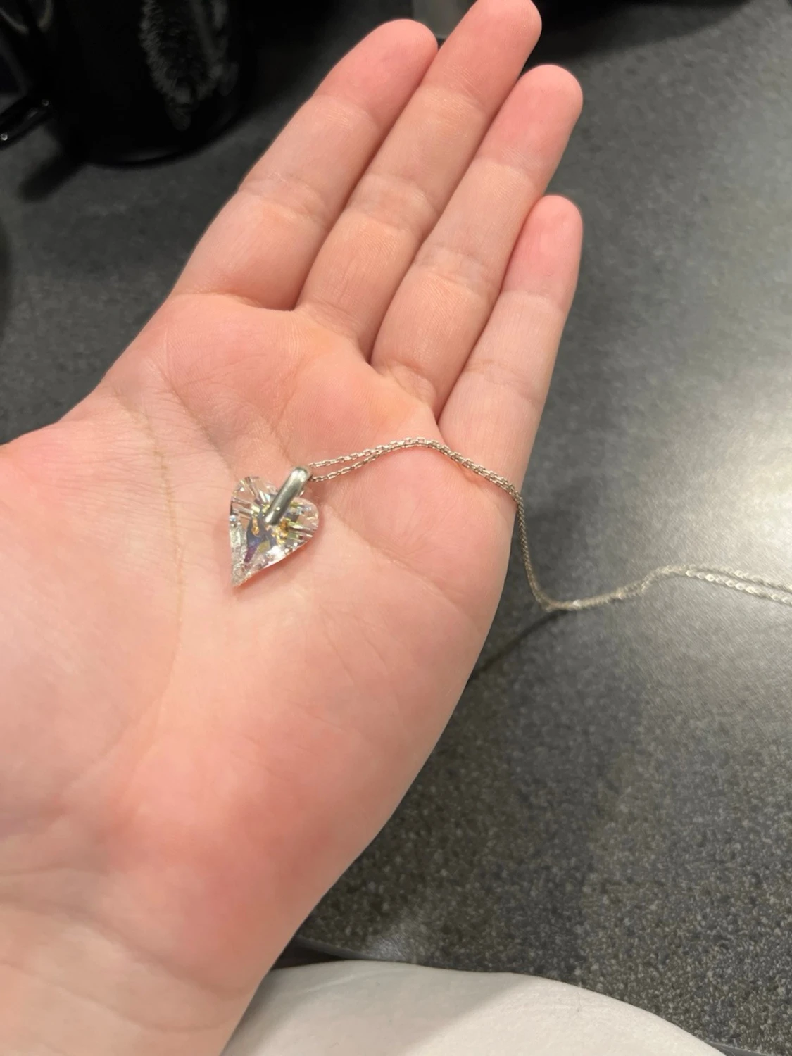 Halsband med hjärthänge 