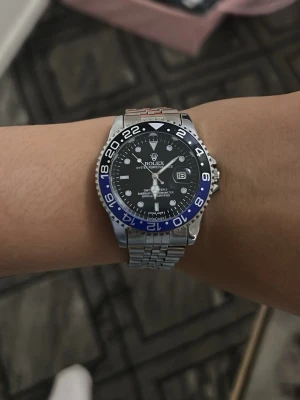 Herr klocka - Inget fel med klockan allt funkar som det ska.      Hör av er vid frågor och funderingar.