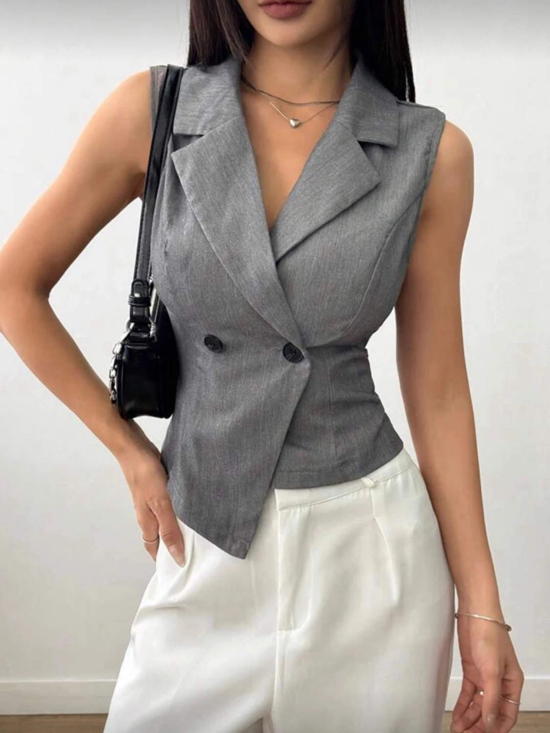 Grå omlottväst med knappar - 2