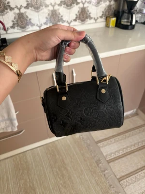 Väska - Nyskick med band 