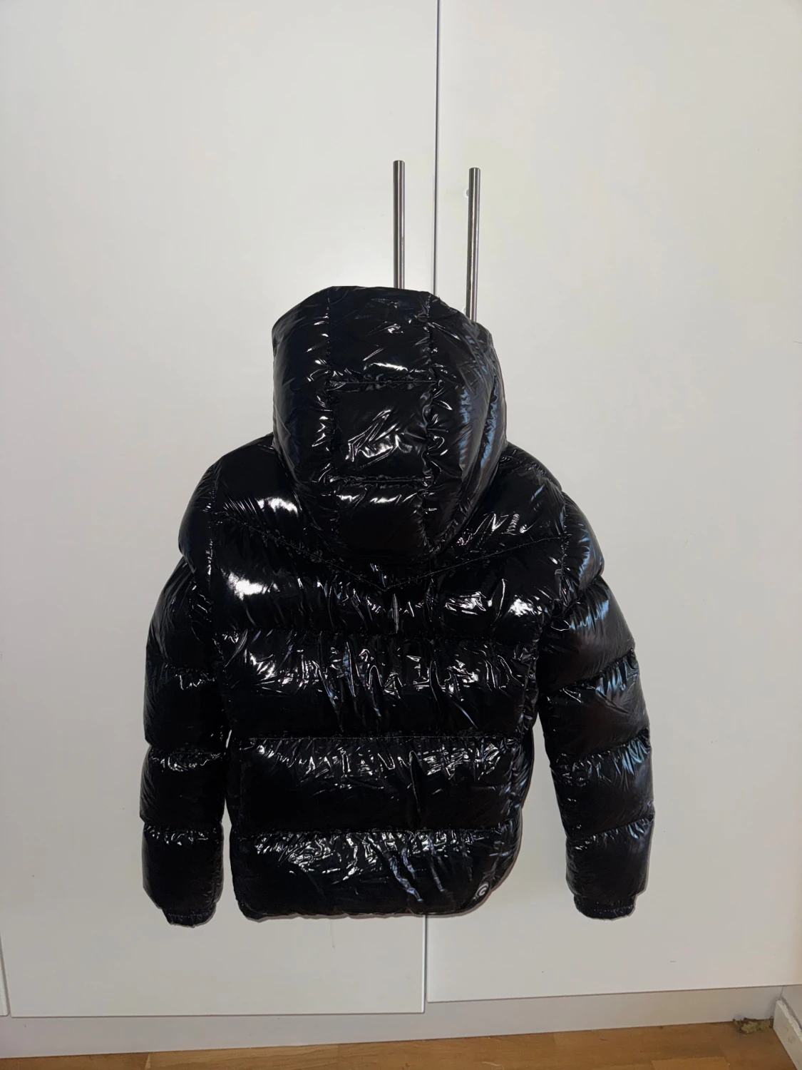 Svart glansig dunjacka från Colmar - 2