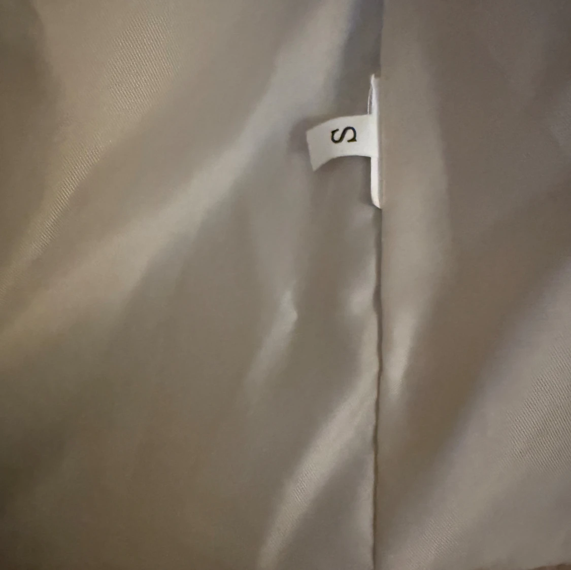 Beige fluffig pälsjacka i storlek S - 1