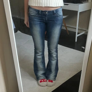 Weekday Jeans - Säljer dessa populära jeans från weekday. Kontakta vid frågor eller intresse❣️strl: 29/32, jag är 1,70. 