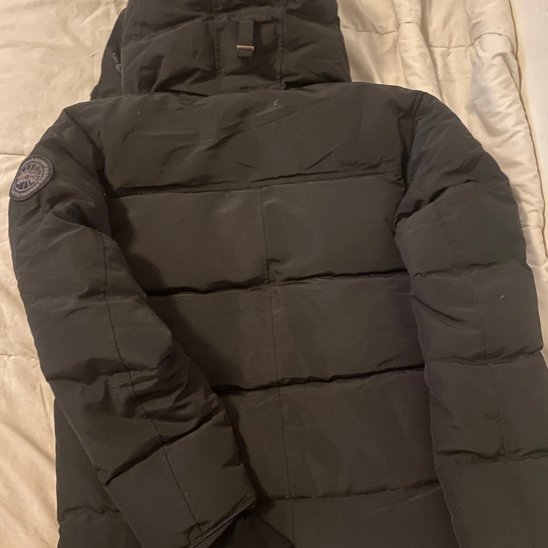 Svart pufferjacka från Canada Goose - 1