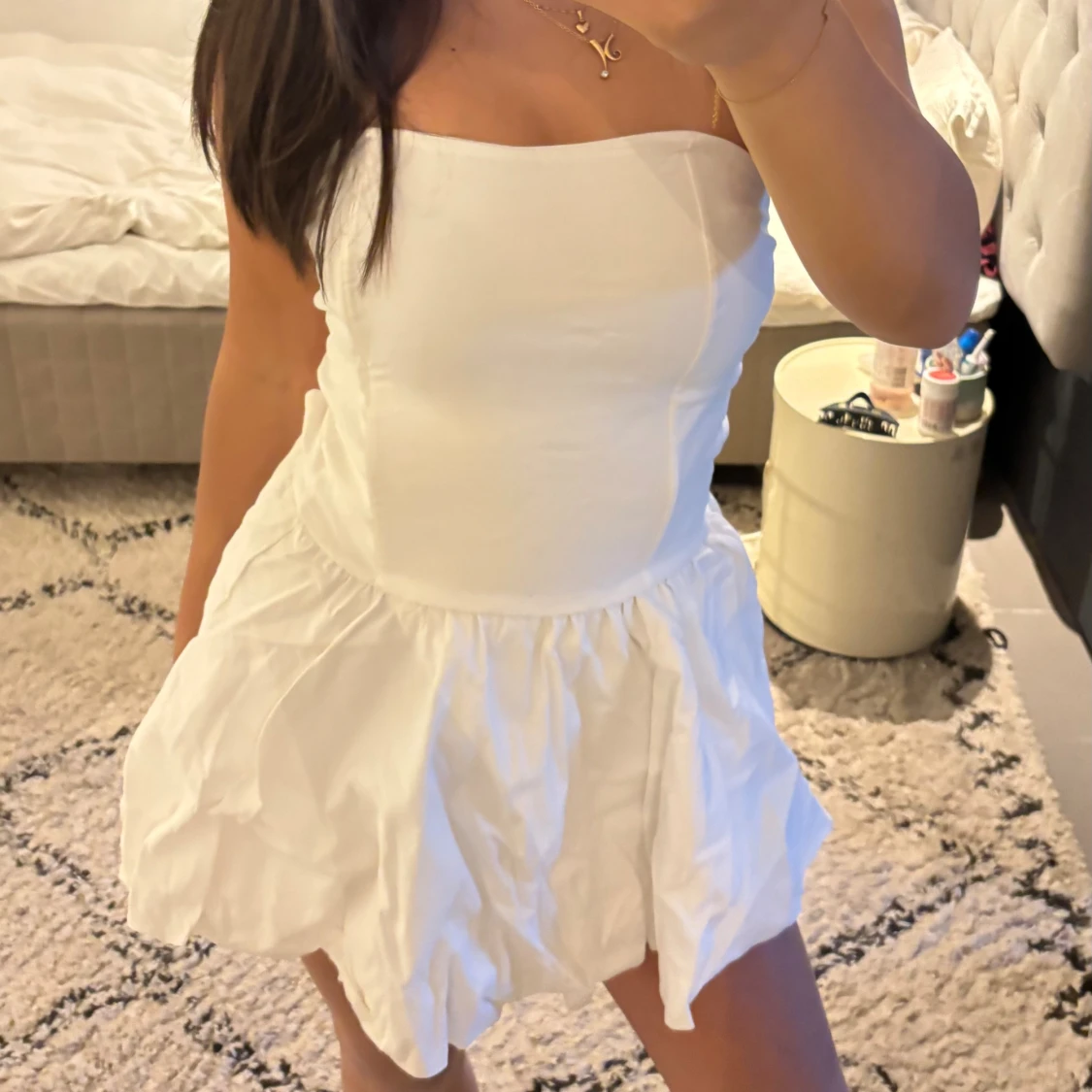 Vit bandue klänning 