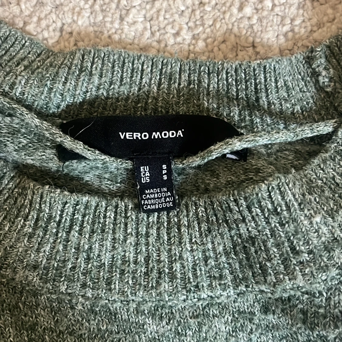 Grön stickad tröja - 1