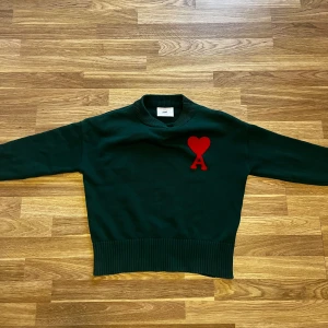 Ami Paris tröja - Säljer en Ami Paris tröja i bra skick. Vid intresse kan pris diskuteras samt fler bilder skickas!  