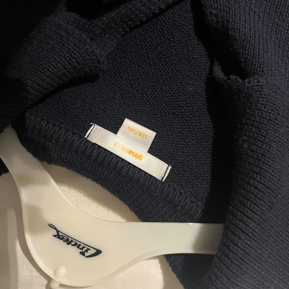 Mörkblå stickad - 3