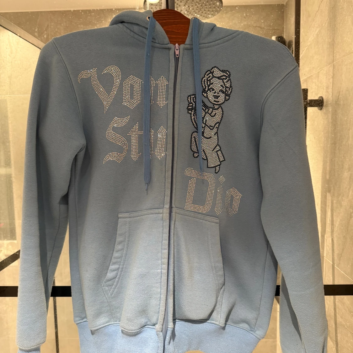 Blå hoodie med Rhinestone Vonstudio