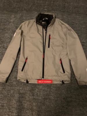 Helly Hansen jacka - Säljer en sjukt fet helly Hansen jacka i storlek xs men sitter som s ny pris ca 2600
