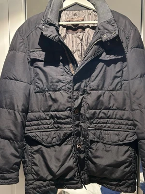 Massimo dutti jacka - Säljer mina gamla fodrad Massimo dutti jacka i jätte fint skick