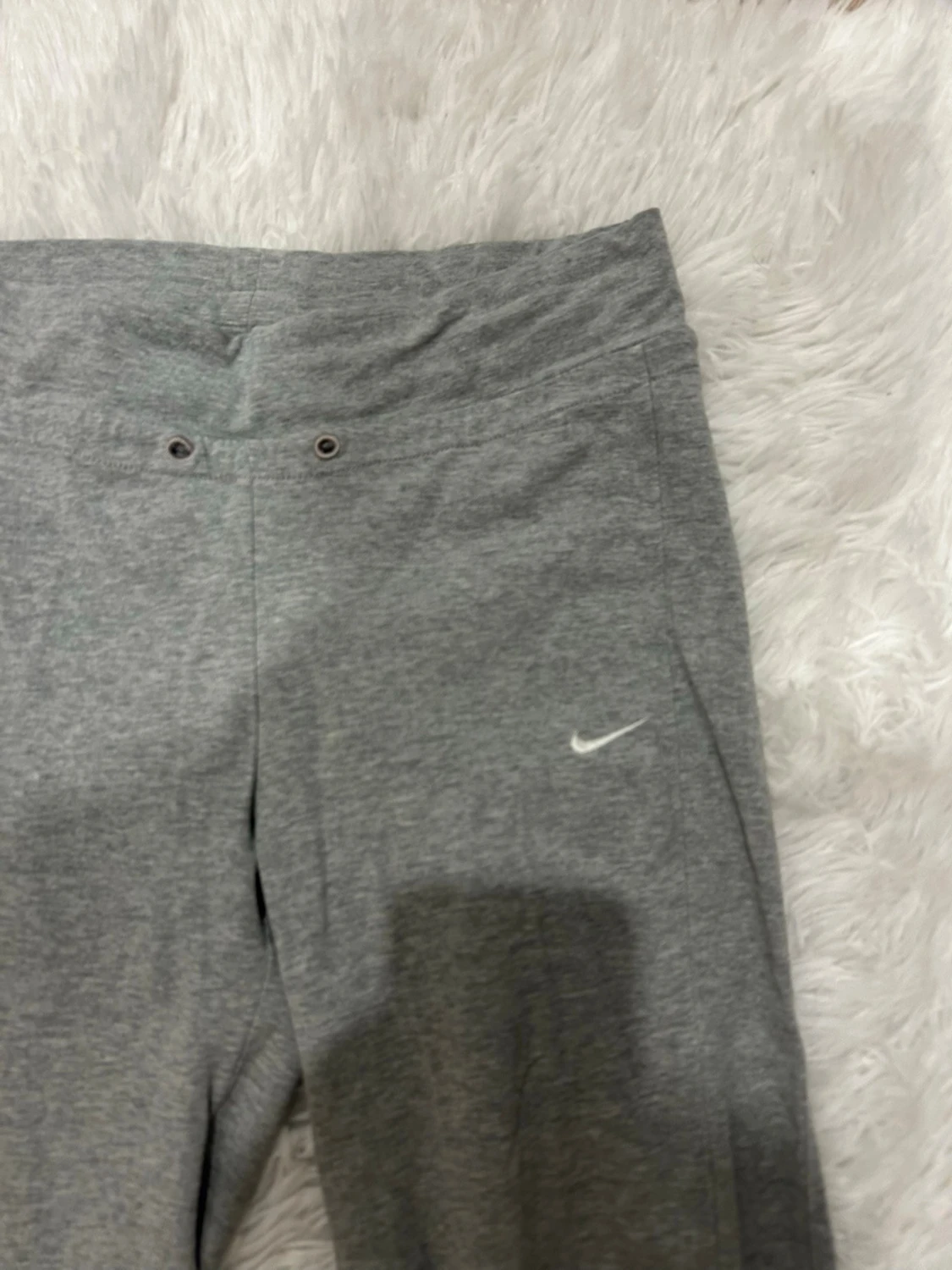 Grå mjukisbyxor från Nike - 2