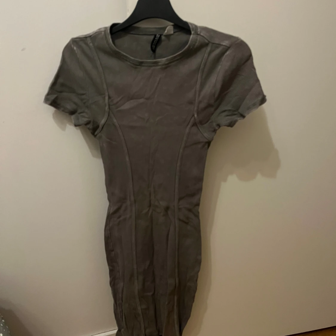 Grå tight kortklänning H&M