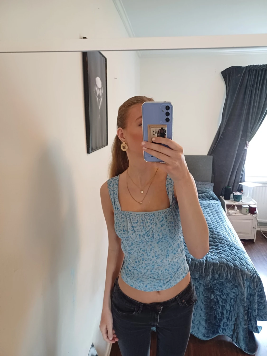 Blommig blå linnetopp med breda axelband - 1