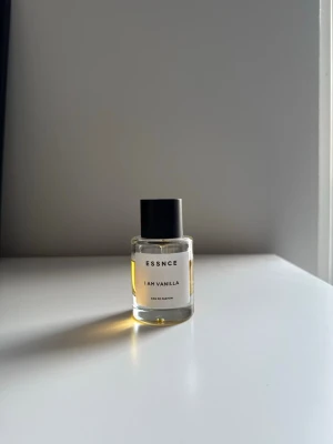 Essnce I Am Vanilla  - Se bilder för mängd. 