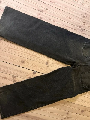 our legacy third cut jeans size 38 - our legacy third cuts lite skador längst ner i foten 