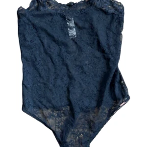 Svart spetsbody - Använd en gång, perfekt att ha under en tshirt!🖤