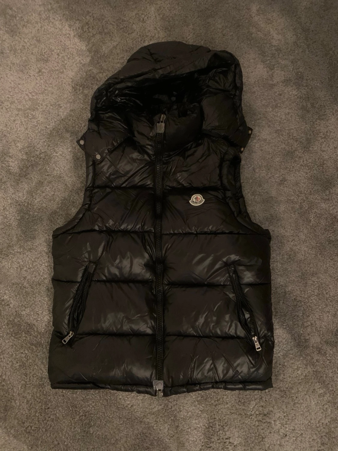 Svart dunväst från Moncler