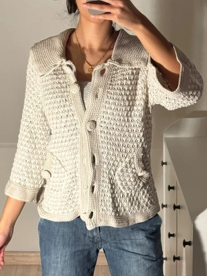 Stickad kofta  - Materialet syns på sista bilden. Kolla in min profil, följ för fler plagg🙌