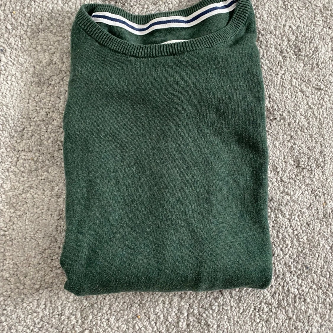 Grön tröja med rund hals - 1