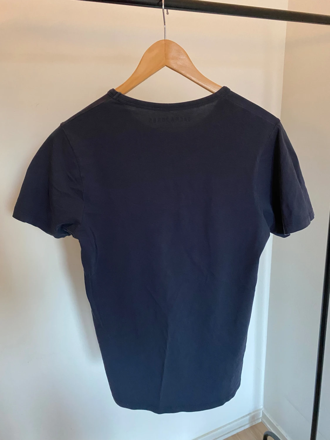 Mörkblå t-shirt från Jack & Jones -storlek Medium  - 1