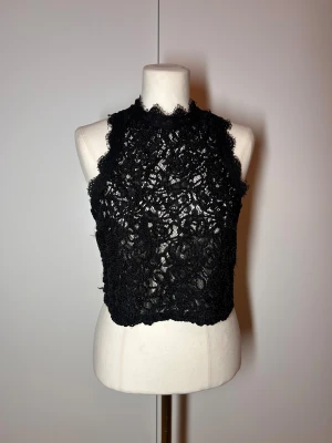 Spetstopp Zara  - spetstopp från Zara i storlek s. Dragkedja bak. Köp sker via köp nu, jag postar inom 24h. Kvar tills markerad såld