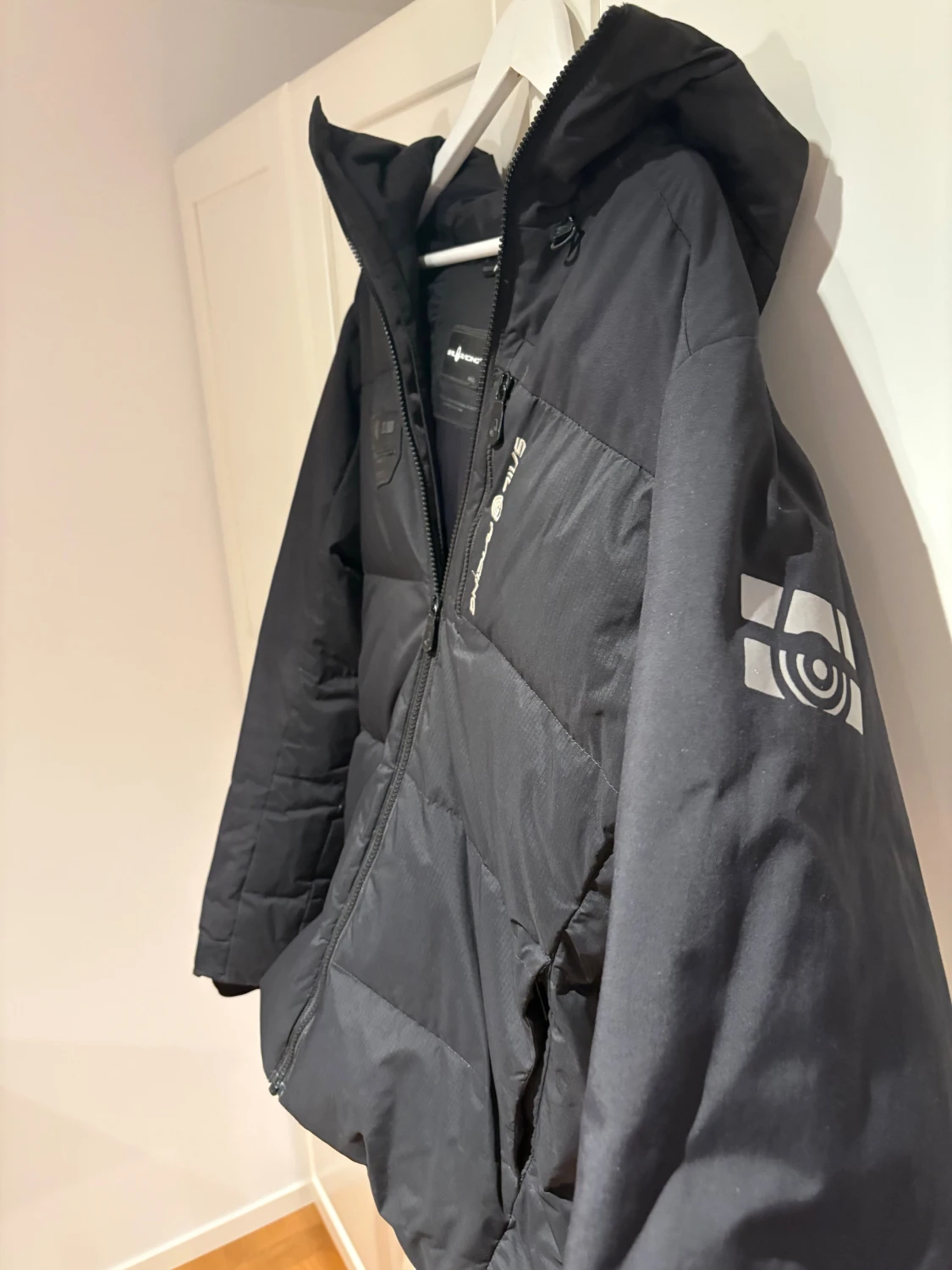 Svart pufferjacka från Sail Racing - 2