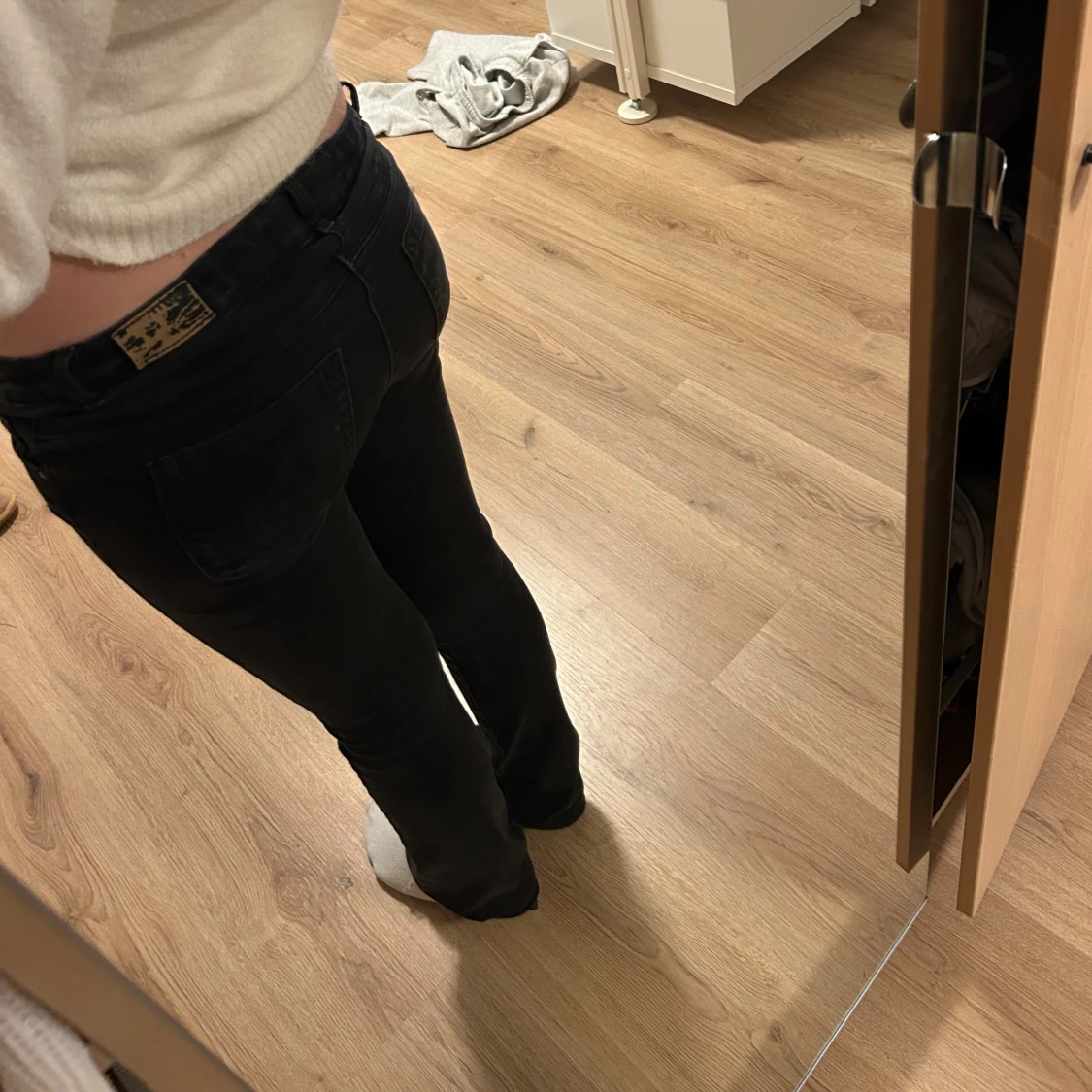 Svarta lågmidjade jeans  - 1