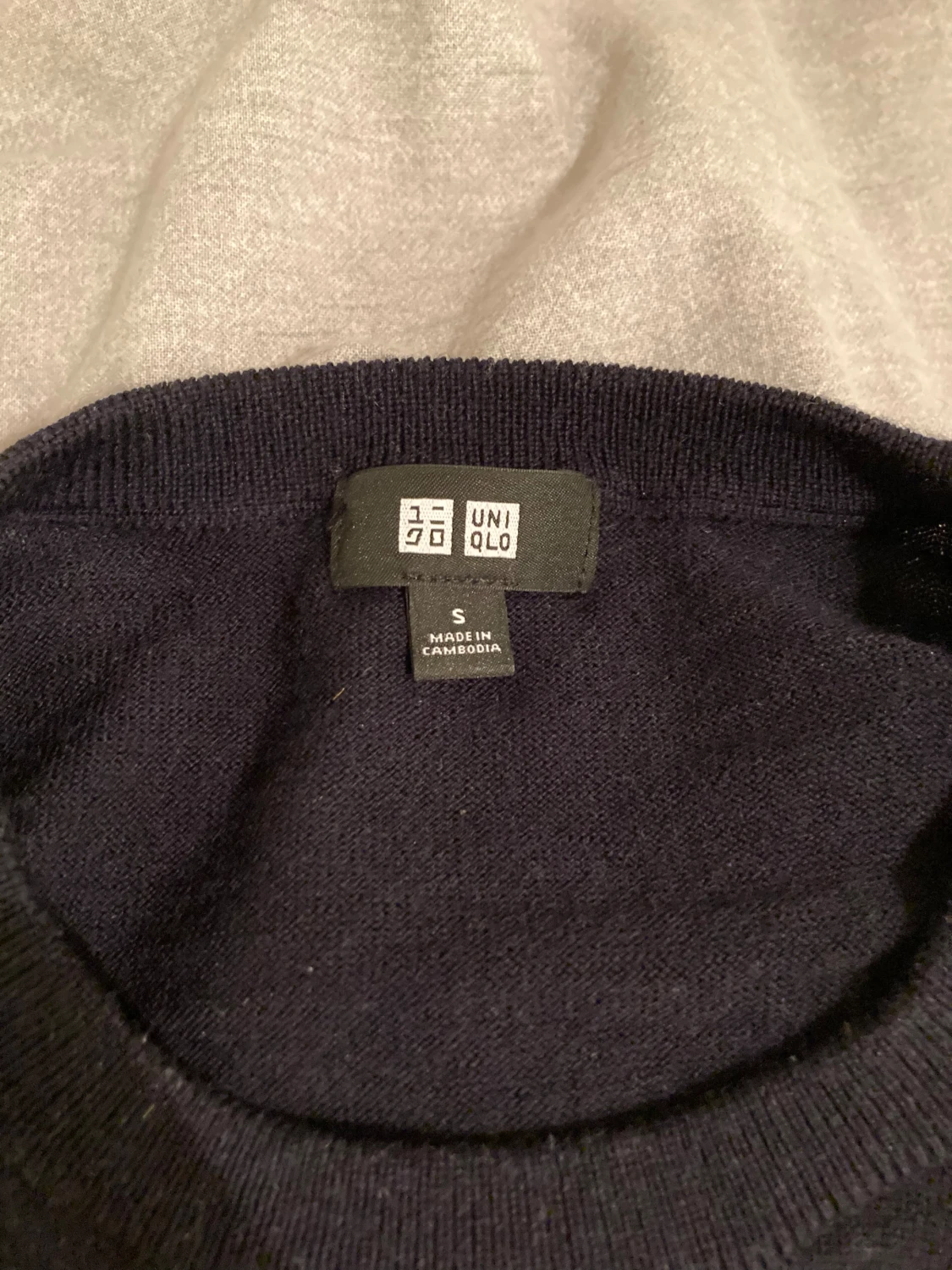 Mörkblå stickad tröja från Uniqlo - 4